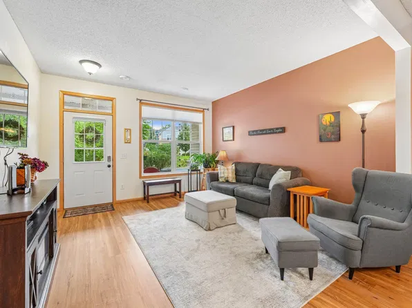 15588 Emerald Dr N Unit 6, Hugo, MN 55038