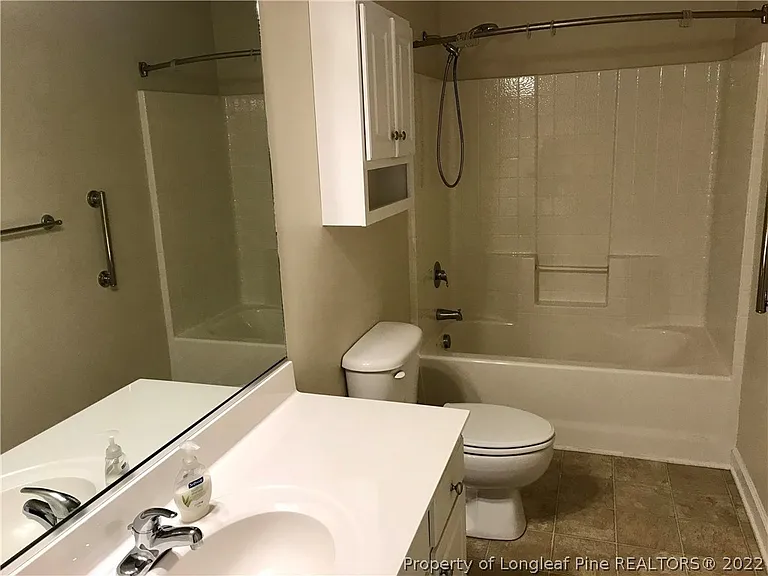 614 W Amberdale Cir W — Photo 10