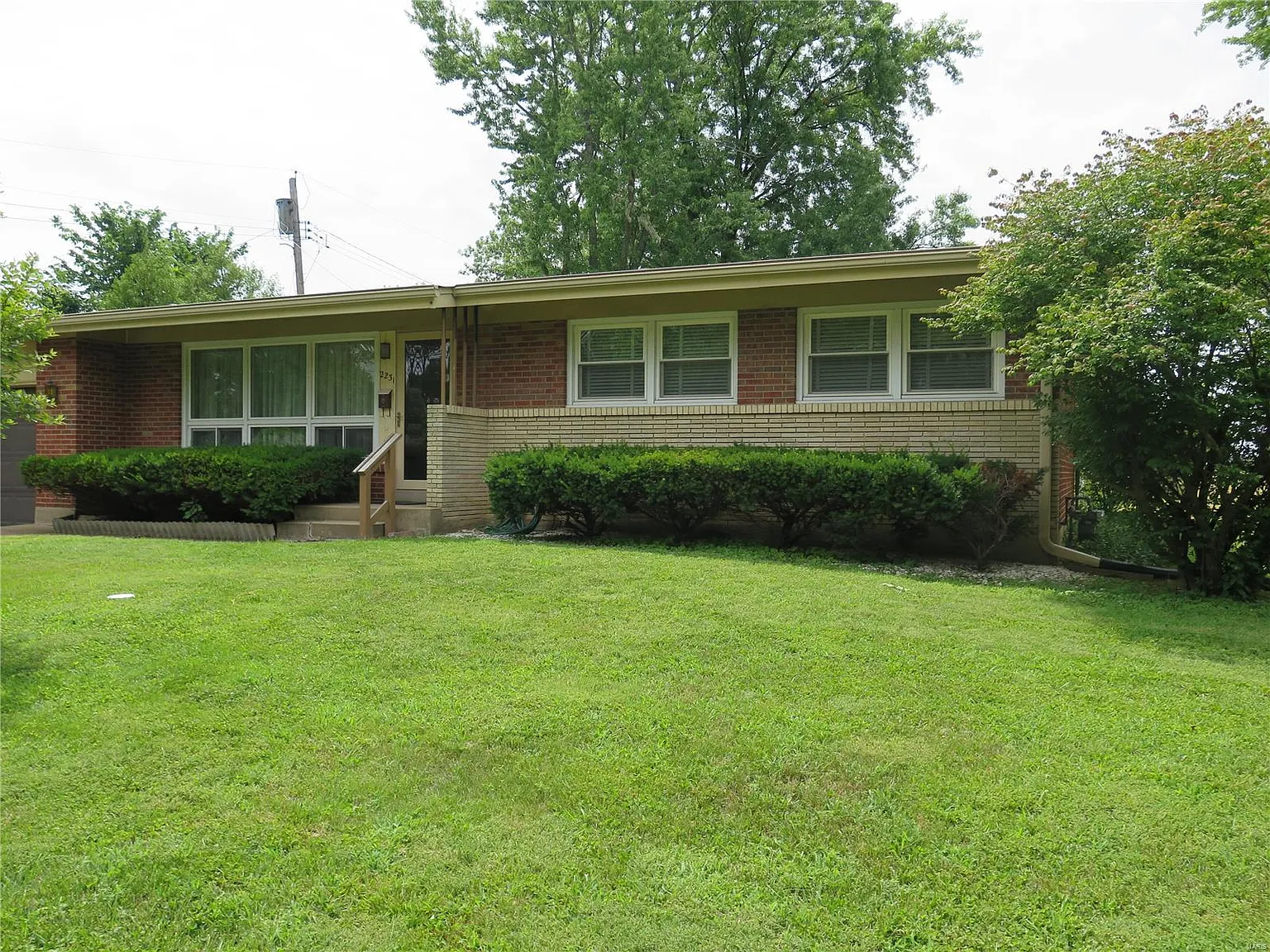 2231 Kenosho Ave photo 1