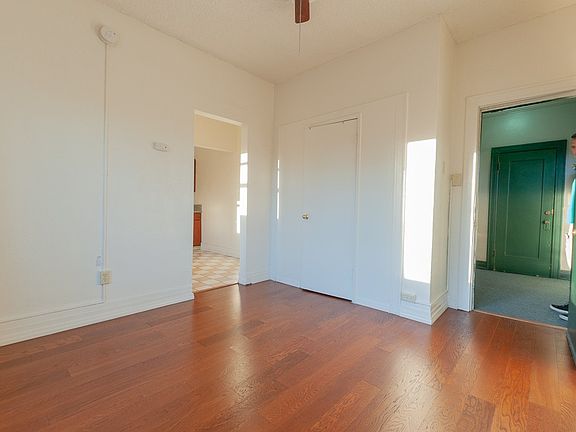 3rd image of 910 W 41st St APT 29