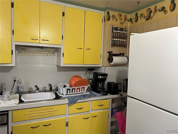 3rd image of 221 Stonefield Rd