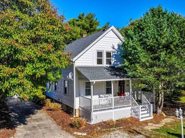 131 Fairhaven Rd, Mattapoisett, MA 02739