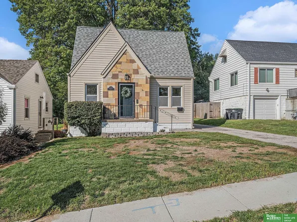 6232 Pierce St, Omaha, NE 68106