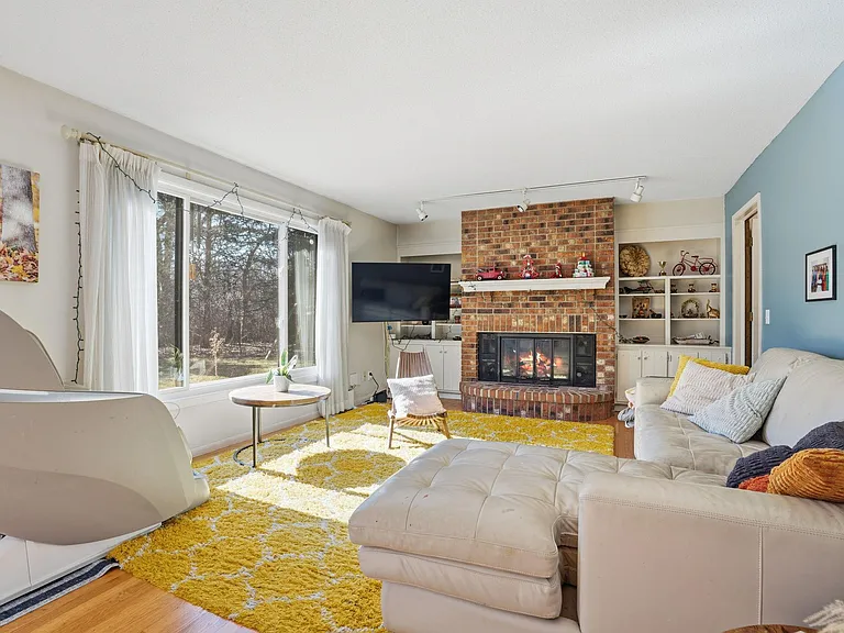 10427 Brown Farm Cir — Photo 24