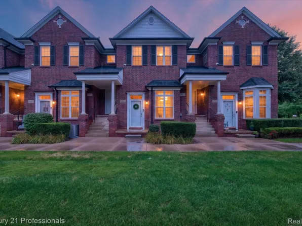 53167 Providence Dr E #53, Utica, MI 48316