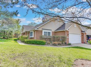 8599 Pearson Dr, Darien, IL