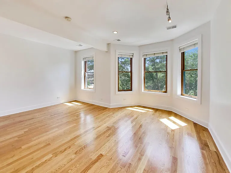 2132 N Oakley Ave #3 — Photo 10