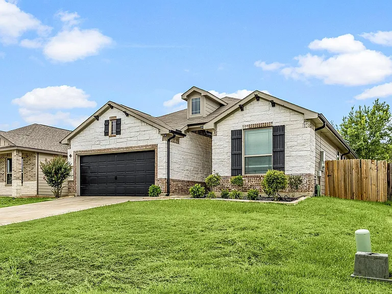11323 Cora Ln — Photo 4