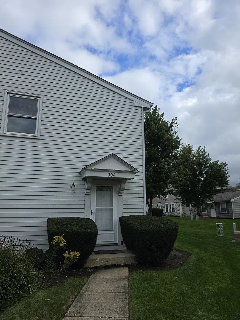 2 bed, 1.5 bath, 1012 sqft, $2,100 — Photo 2