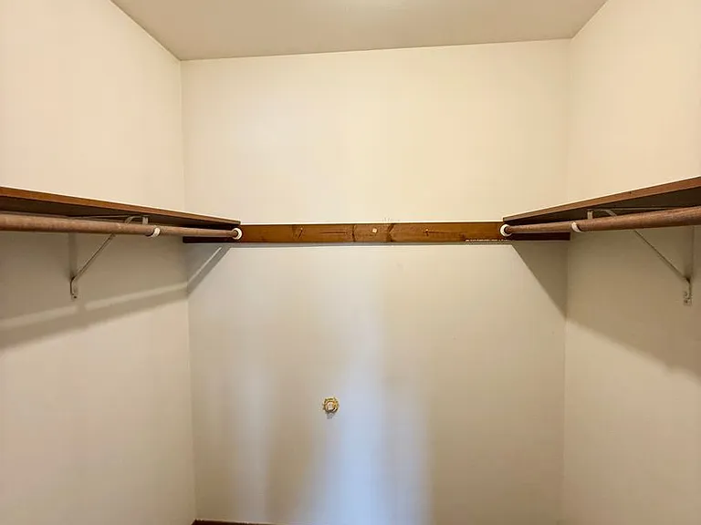917 Silver Lake Dr — Photo 15