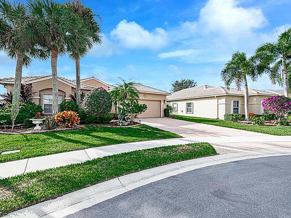 3rd image of 8536 Royal Verona Cir