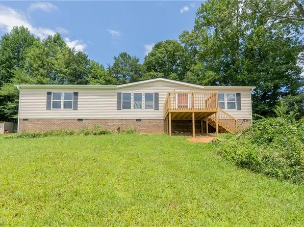 6694 W Pine St, Lowgap, NC 27024