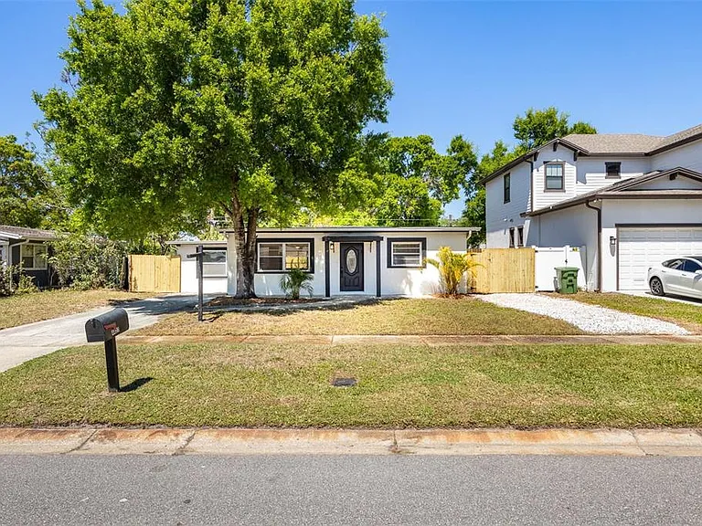 4427 W Oklahoma Ave — Photo 2