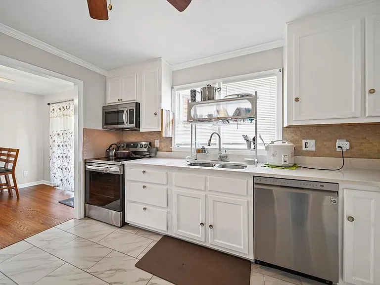 335 Meadowdale Ln — Photo 12