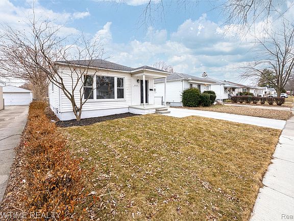 2nd image of 22620 Raven Ave