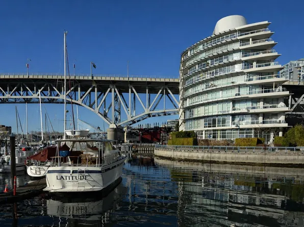 628 Kinghorne Mews #901, Vancouver, BC V6Z 3H6