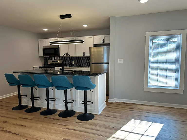 408 E Laurel St #2 — Photo 5