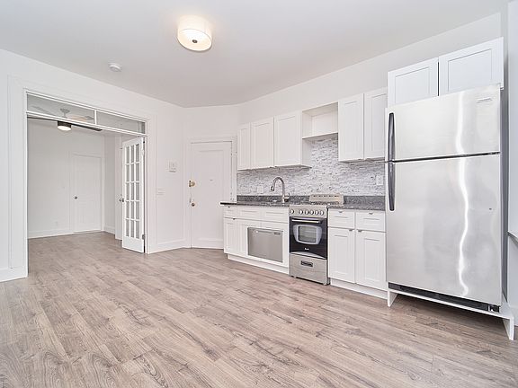 2nd image of 223 E 88th St #31