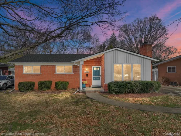 23361 Middlesex St, Saint Clair Shores, MI 48080