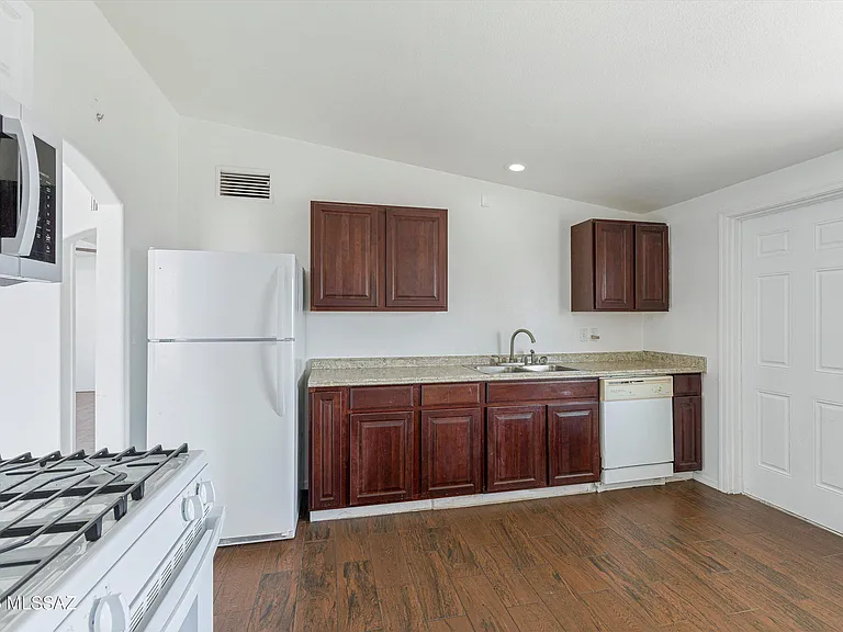 108 W 4th Ave — Photo 12