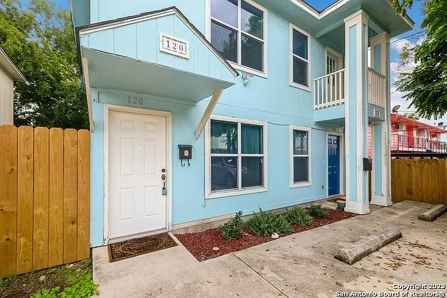 2 bed, 1.0 bath, 775 sqft, $1,085 — Photo 3