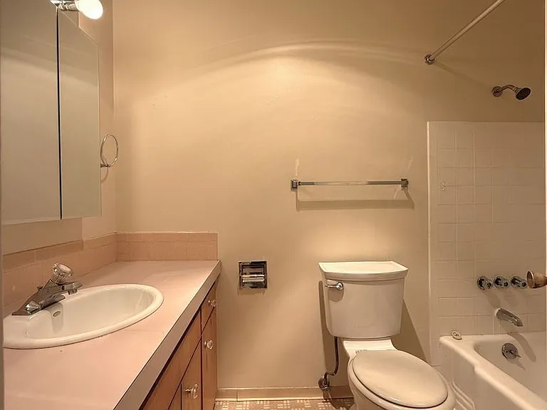 3837 Woodland Park Ave N #3831 — Photo 16