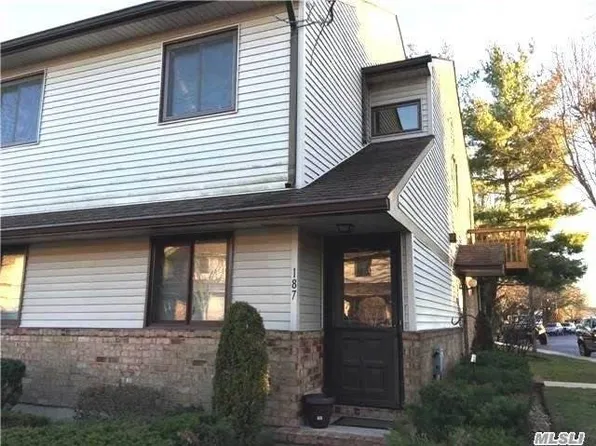 187 Laurel Ln, Wantagh, NY 11793