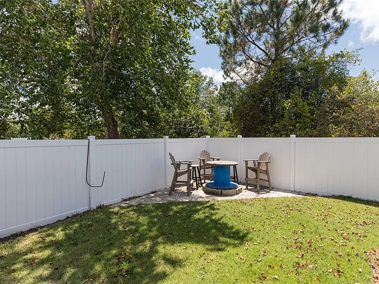 7 Lancaster Ln — Photo 44
