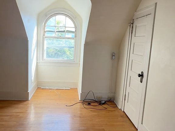 2nd image of 240 W Lakelawn Pl #8