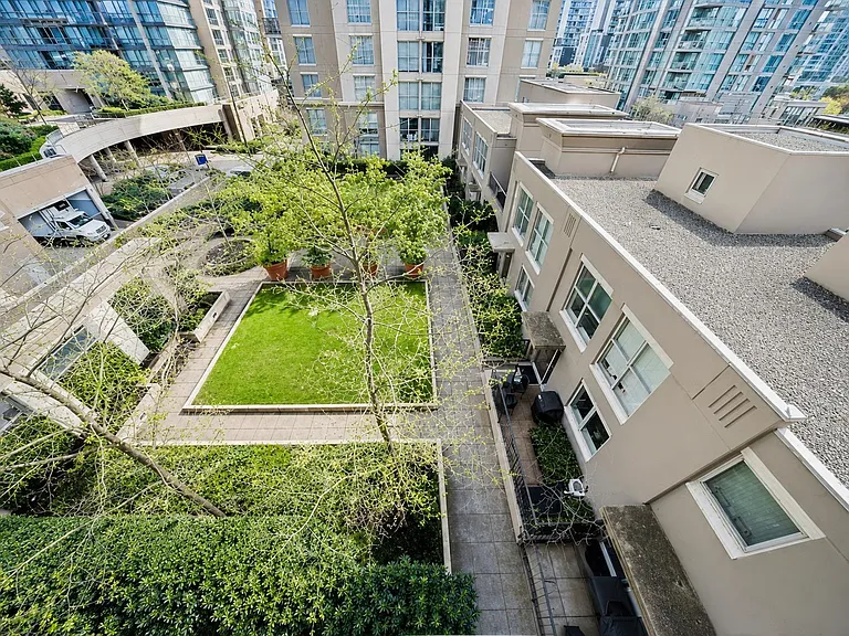 989 Richards St #605 — Photo 3