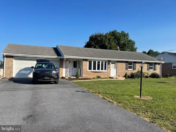 12 Oak Ln, Stevens, PA 17578