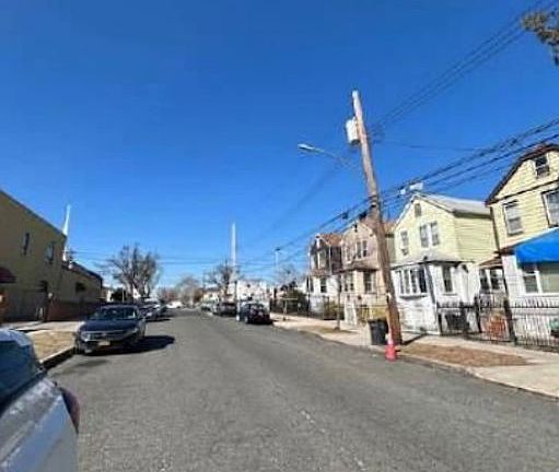 Exterior Neighborhood (street photo)