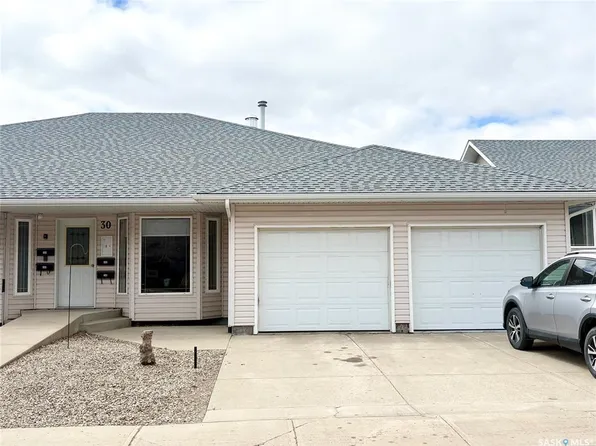 UNIT 102-30 Russell DRIVE, Yorkton, SK S3N 3W2