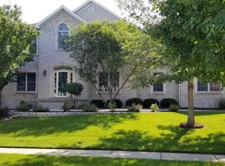 12 Pebblebrook Ct, Bloomington, IL 61705