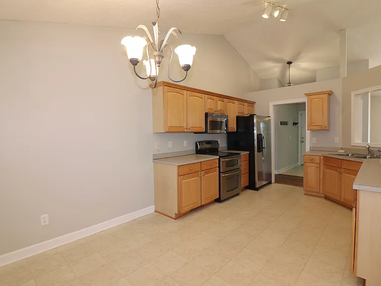 195 Russet Ct — Photo 11