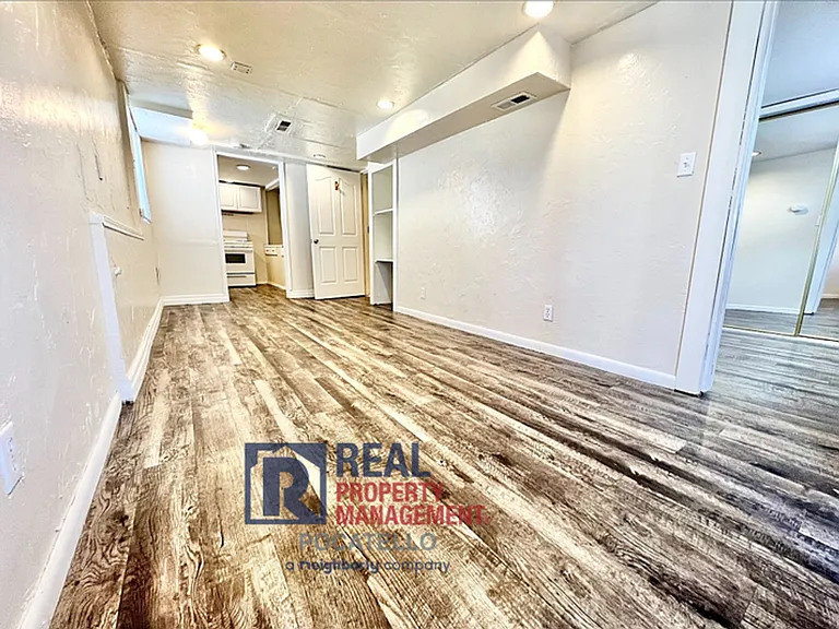 339 1/2 S Garfield Ave — Photo 4