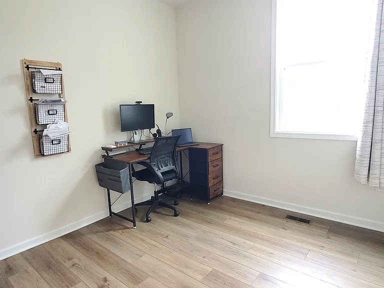 Downstairs hpme office/flex room (1 of 2)