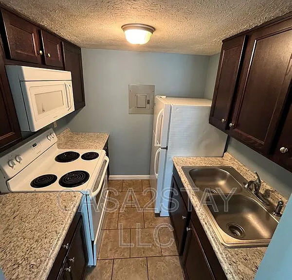 411 Iowa Ave #4 — Photo 1