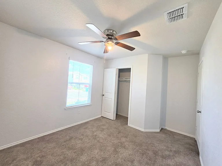 8006 Miranda Cyn — Photo 8