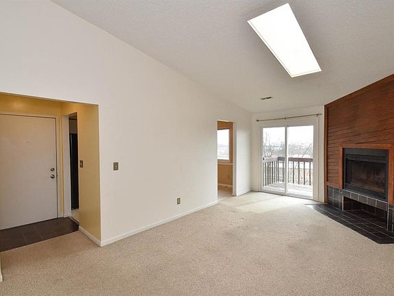 4th image of 34 Providence Dr APT 25