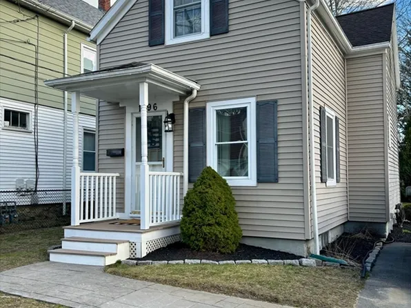 1096 Tacoma St, New Bedford, MA 02745