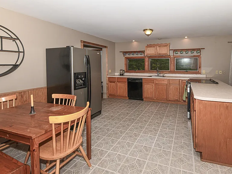 19 Baker Cir — Photo 2
