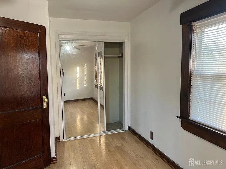 138 Luther Ave — Photo 4