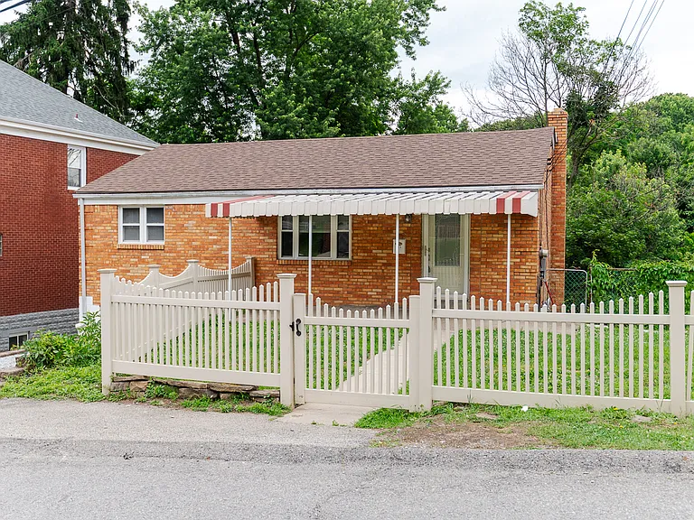 811 Eathan Ave — Photo 2