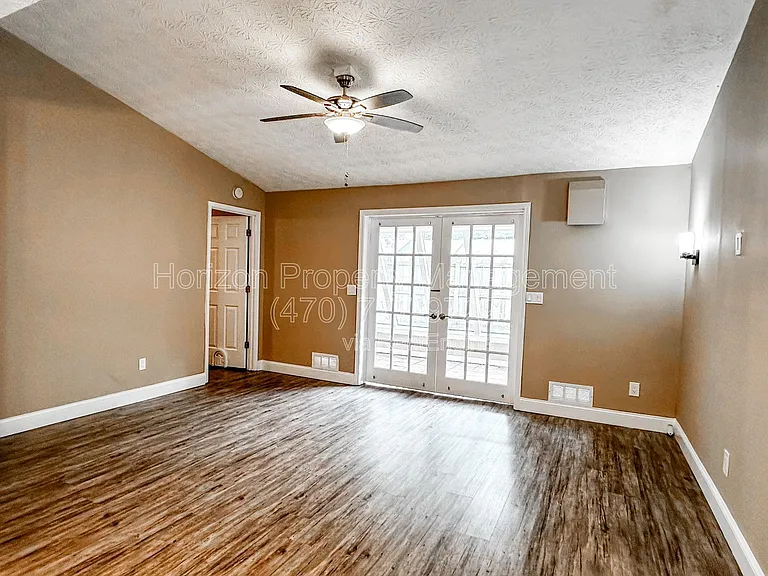 233 Goshen Ln — Photo 5