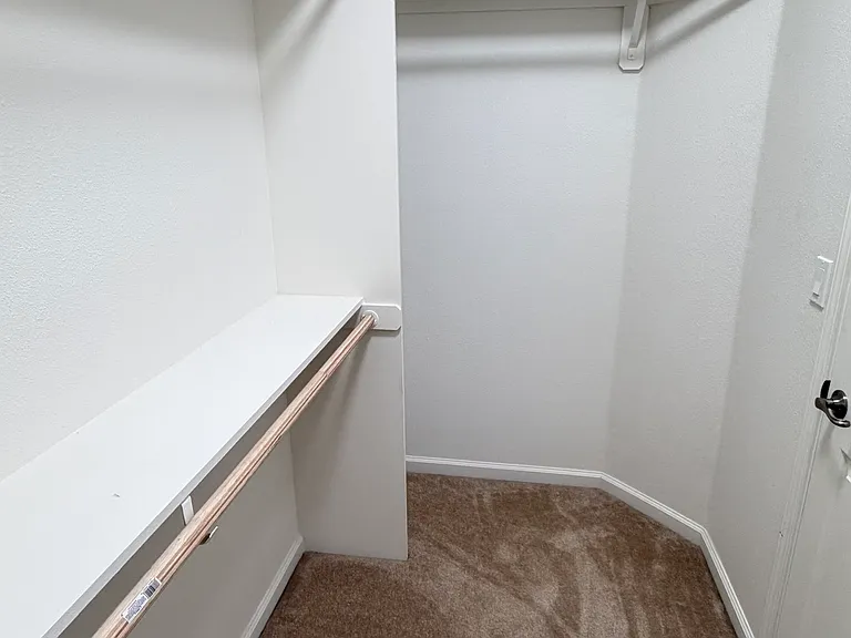 1555 Taylor Ln — Photo 18