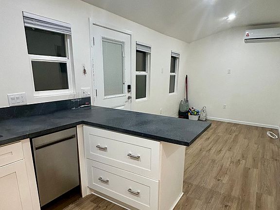 5th image of 454 22nd St