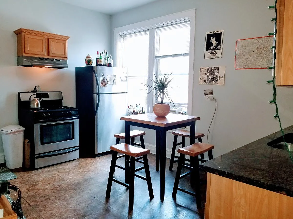 1143 N Rockwell St — Photo 2