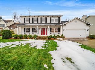 6592 Pear Tree Ln, Mentor, OH 44060