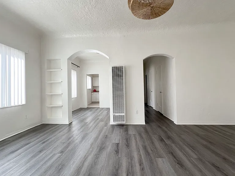 3325 E 2nd St #5 — Photo 4